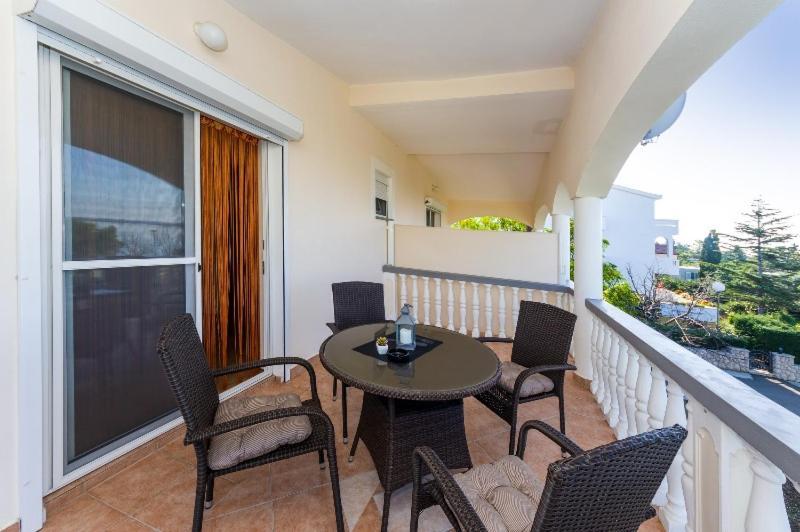 Apartment Nin - Vrsi At The Beach Екстериор снимка